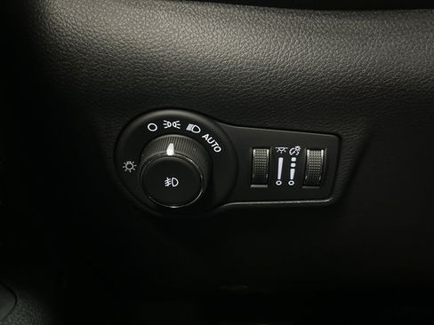 New 2026 Jeep Compass Trailhawk w/ Sun, Sound & Navigation Group AWD/4WD image 26
