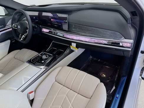 New 2026 BMW i7 xDrive60 w/ Premium Package image 31