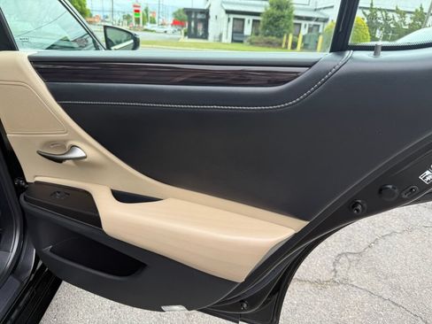 Used 2020 Lexus ES 300h w/ Accessory Package 2 FWD image 28