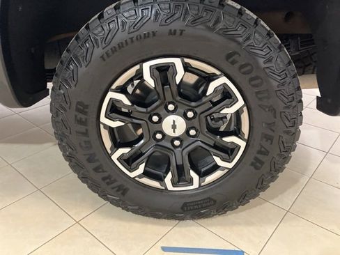 Used 2025 Chevrolet Silverado 1500 ZR2 image 28