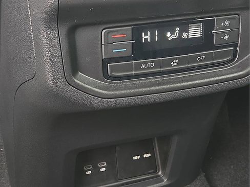 New 2026 Volkswagen Atlas SE image 11