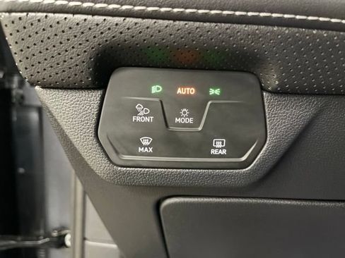 Used 2024 Volkswagen Atlas SEL AWD/4WD image 21