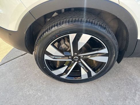 Certified 2024 Volvo XC40 B5 Plus w/ Climate Package AWD/4WD image 13