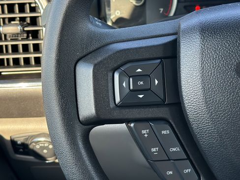 Used 2017 Ford F150 XLT AWD/4WD image 11