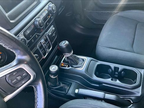 Used 2021 Jeep Wrangler Unlimited Sahara AWD/4WD image 15