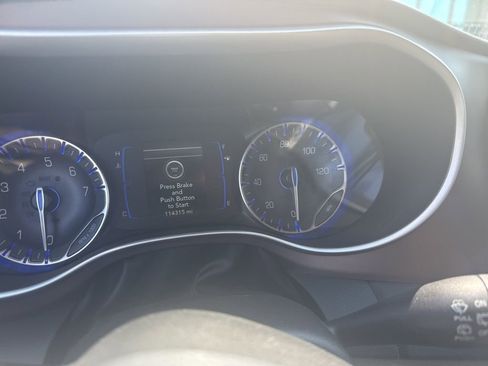 Used 2023 Chrysler Voyager LX FWD image 13