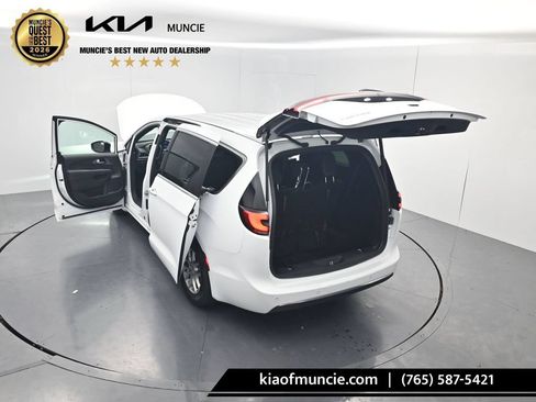 Used 2025 Chrysler Pacifica Select FWD image 50