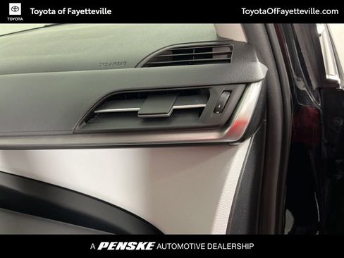 Used 2025 Toyota Sienna LE w/ LE Plus Package image 10