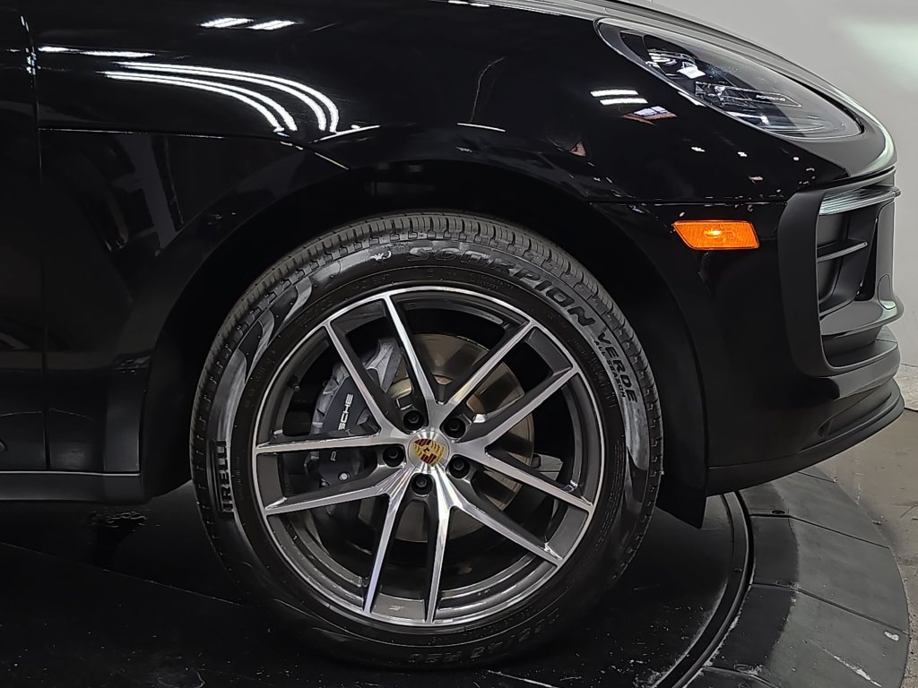 Certified 2026 Porsche Macan AWD/4WD image 11