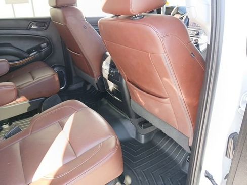 Used 2019 Chevrolet Suburban Premier w/ Premier Plus Edition RWD image 32