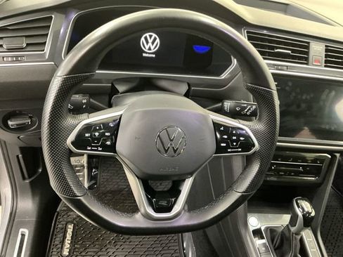 Used 2022 Volkswagen Tiguan SE R-Line image 40