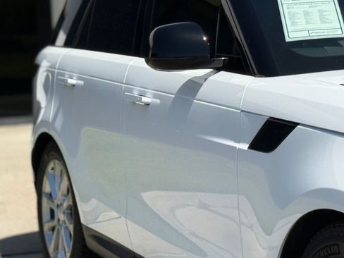 Used 2024 Land Rover Range Rover Sport SE image 9
