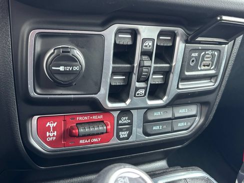 Used 2026 Jeep Wrangler Unlimited Rubicon AWD/4WD image 9