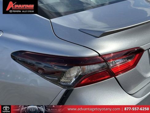Used 2021 Toyota Camry SE image 12