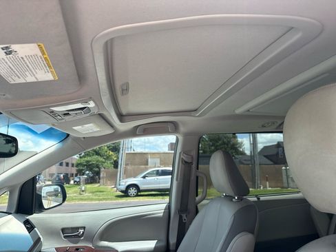 Used 2013 Toyota Sienna Limited w/ Premium Pkg AWD/4WD image 37
