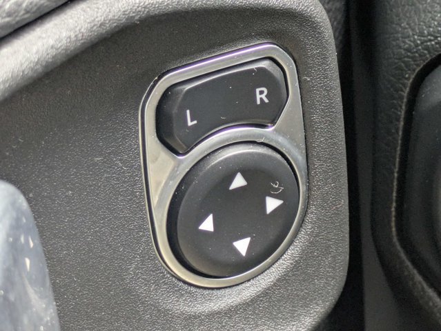Used 2022 Jeep Wrangler Unlimited Sahara AWD/4WD image 22