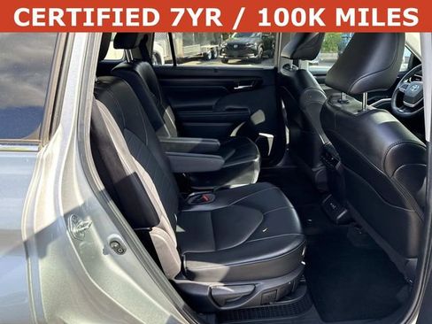 Used 2022 Toyota Highlander XLE AWD/4WD image 11