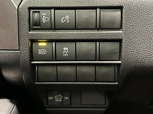 Used 2025 Toyota Tacoma SR5 AWD/4WD image 33