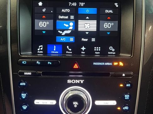 Used 2017 Ford Explorer Limited w/ Equipment Group 301A FWD image 15