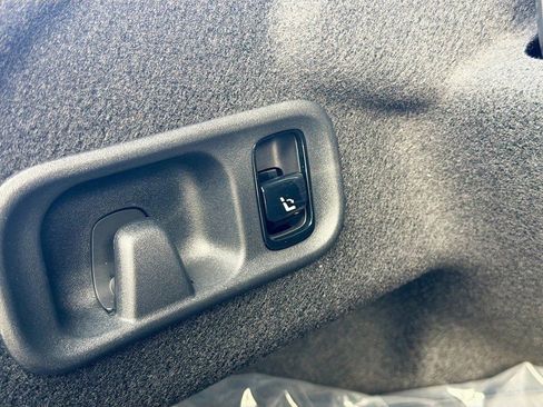 Used 2025 Mercedes-Benz C 300 Sedan image 13