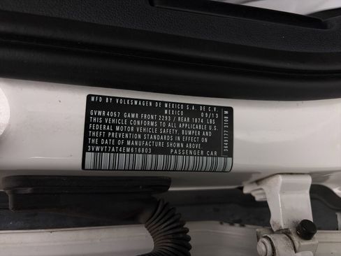 Used 2014 Volkswagen Beetle GSR image 32