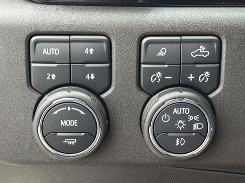Used 2024 Chevrolet Silverado 2500 High Country w/ Technology Package AWD/4WD image 21