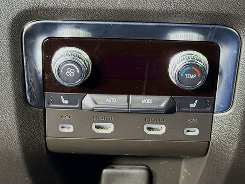 Used 2024 GMC Yukon XL Denali w/ Advanced Technology Package AWD/4WD image 23