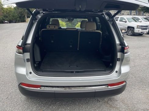 Used 2025 Jeep Grand Cherokee Limited image 7