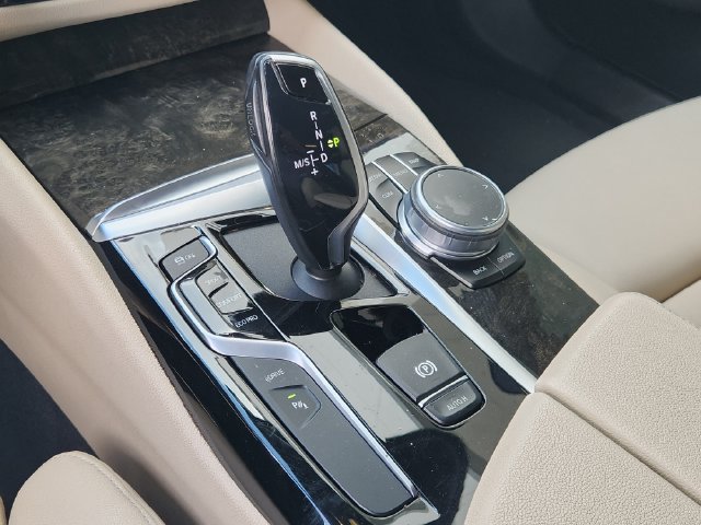 Used 2019 BMW 530e RWD image 18