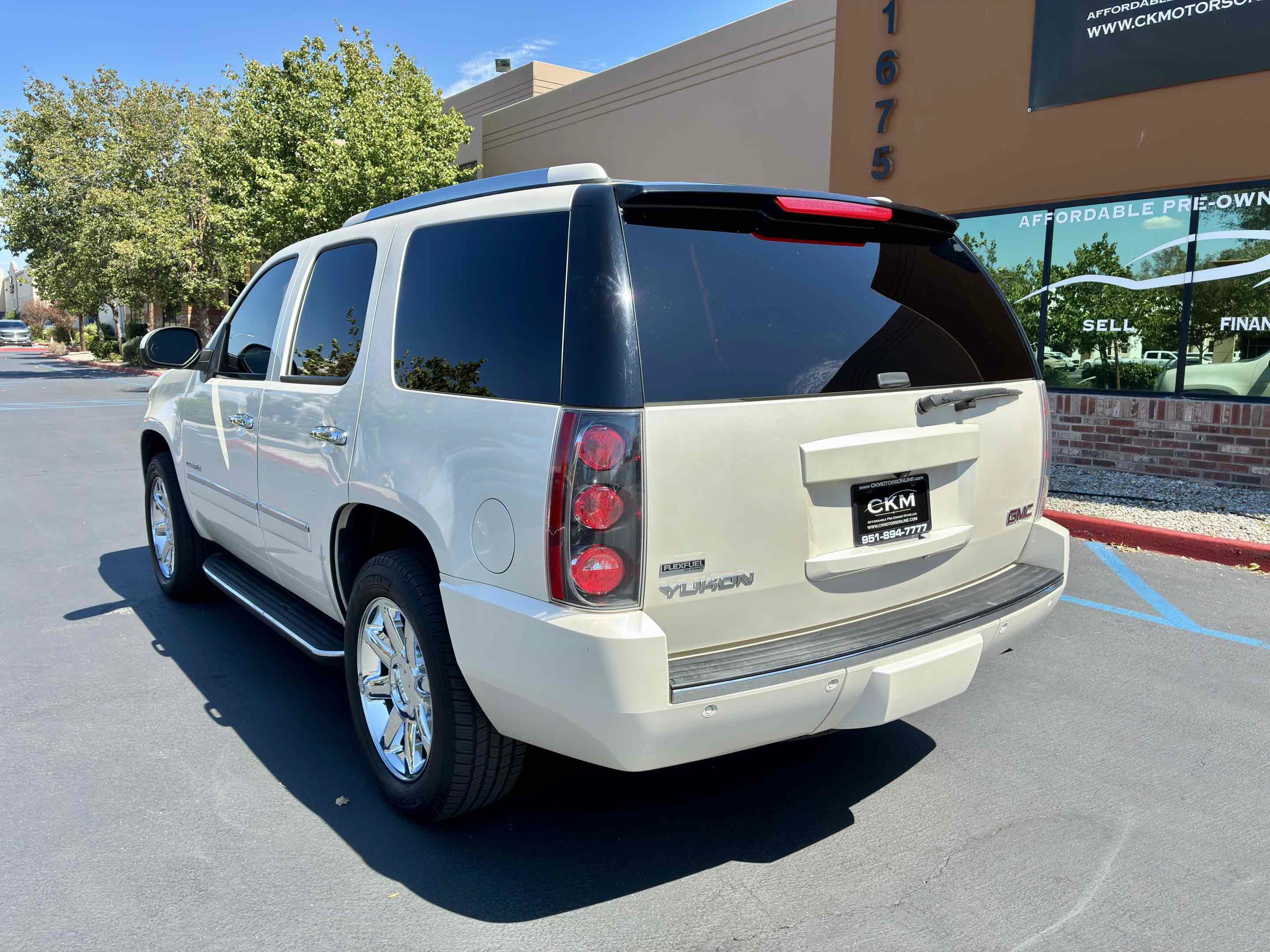 Used 2012 GMC Yukon Denali AWD/4WD image 10