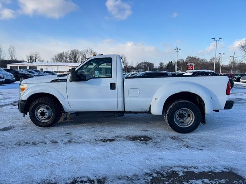 Used 2011 Ford F350 XL w/ Camper Pkg image 2