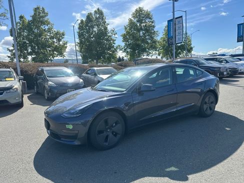 Used 2023 Tesla Model 3 Standard Range RWD image 5