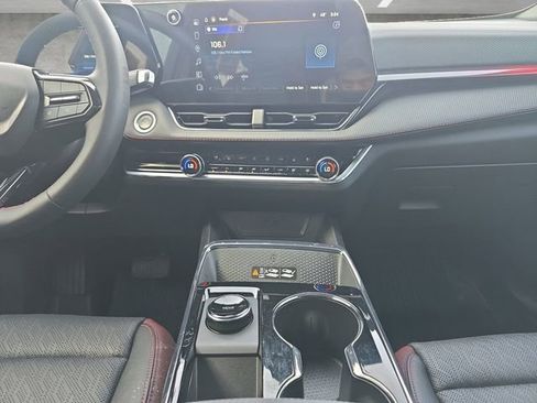 Used 2025 Chevrolet Equinox RS w/ Convenience Package III image 3