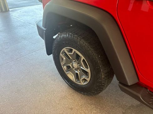 Used 2017 Jeep Wrangler Unlimited Rubicon w/ Cold Weather Group AWD/4WD image 36