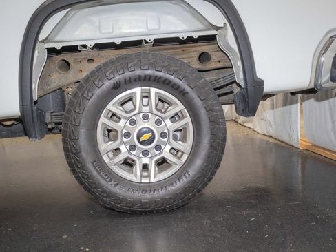Used 2020 Chevrolet Silverado 2500 LT AWD/4WD image 9