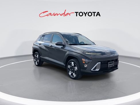 Used 2025 Hyundai Kona SEL image 2