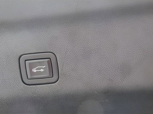 Used 2023 GMC Yukon XL Denali Ultimate image 32