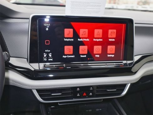 Used 2025 Volkswagen Atlas Cross Sport SEL Premium R-Line image 19