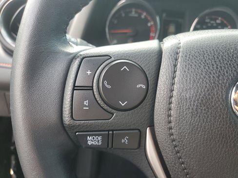 Used 2018 Toyota RAV4 SE w/ Power Extra Value Package image 15