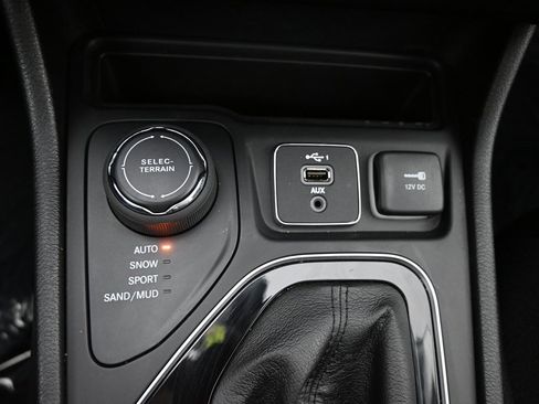 Used 2022 Jeep Cherokee Limited image 31