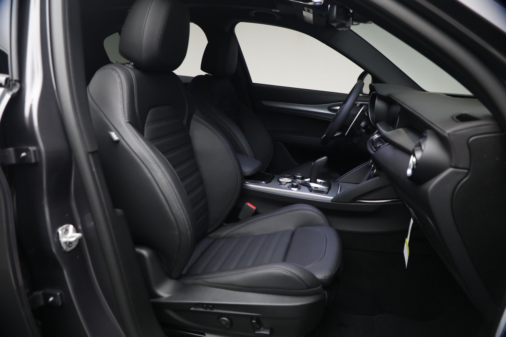 New 2026 Alfa Romeo Stelvio Sprint AWD/4WD image 16
