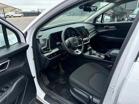 Used 2025 Kia Sportage LX FWD image 9
