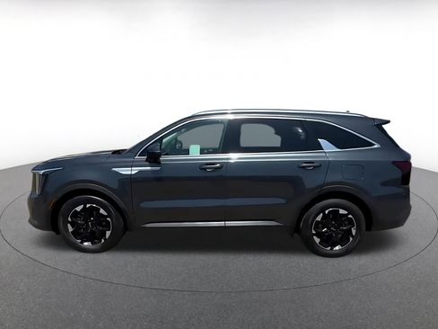 Used 2024 Kia Sorento S FWD image 8