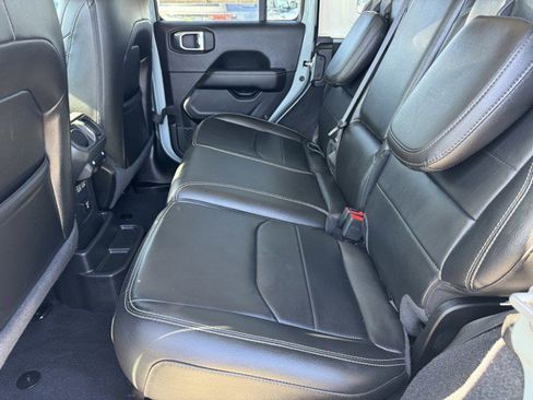 Used 2023 Jeep Wrangler Unlimited Sahara image 12