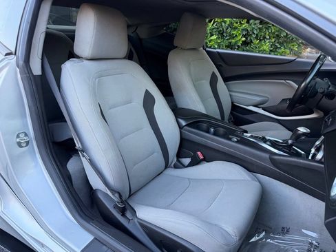 Used 2018 Chevrolet Camaro LT RWD image 33
