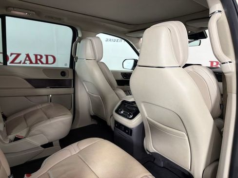 Used 2018 Lincoln Navigator Select w/ Technology Package RWD image 33