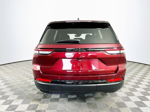 Certified 2024 Jeep Grand Cherokee Altitude image 10