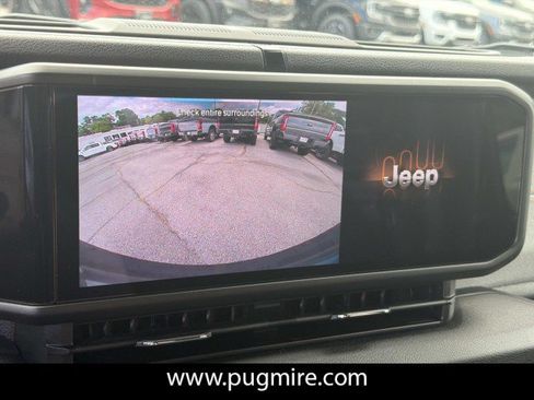 Used 2025 Jeep Wrangler Sport AWD/4WD image 29