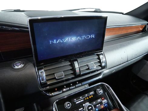 Used 2023 Lincoln Navigator Reserve AWD/4WD image 19