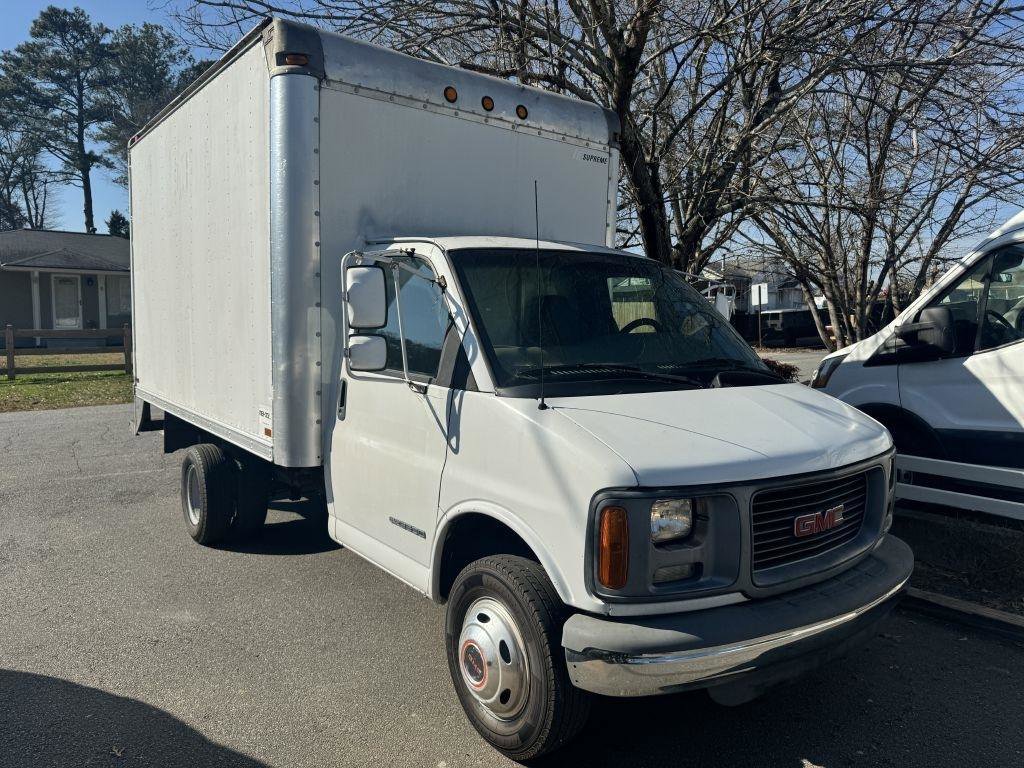 Used 2002 GMC Savana 3500 RWD image 1